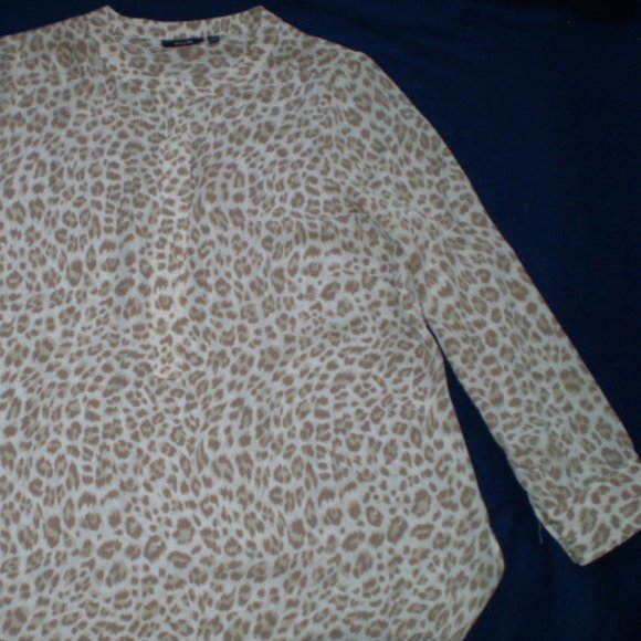 SIZE: 0X~LONG SLEEVE..ANIMAL PRINT..HALF ZIP TOP..NWOT'S - Picture 2 of 7